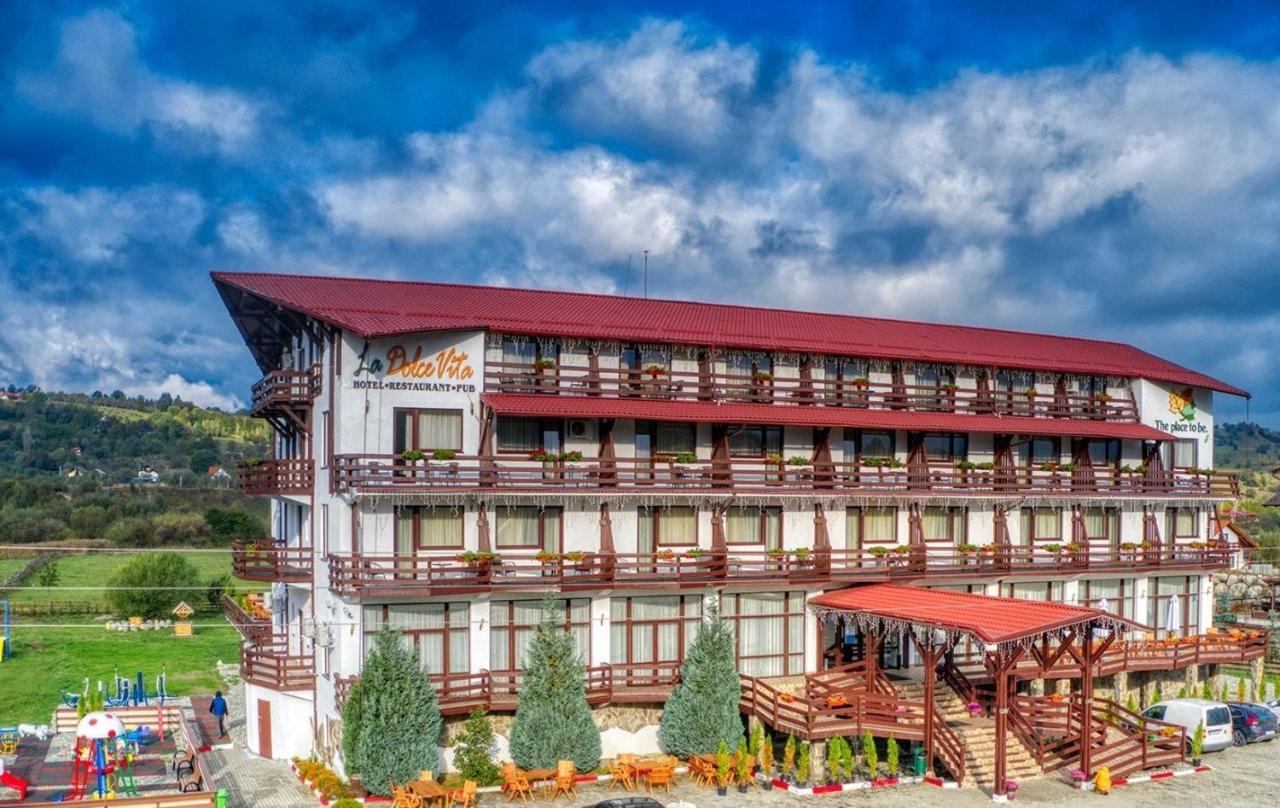 Hotel La Dolce Vita Zărneşti Dış mekan fotoğraf