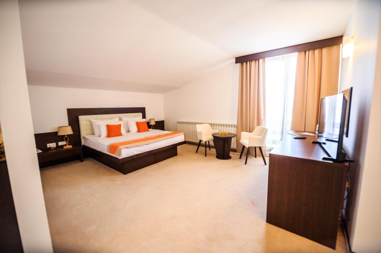 Hotel La Dolce Vita Zărneşti Dış mekan fotoğraf